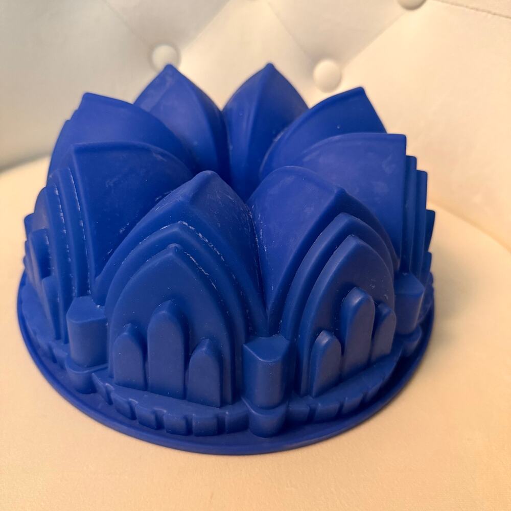 Silicone Bundt Cake Pan - NEW